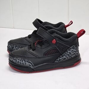 Jordan Spizike Black and Red Low-Top Sneakers with Velcro Closure • Boys 7C